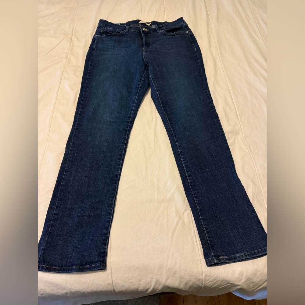 Women’s Levi’s Classic Straight Size 31 - 12 Long darker wash